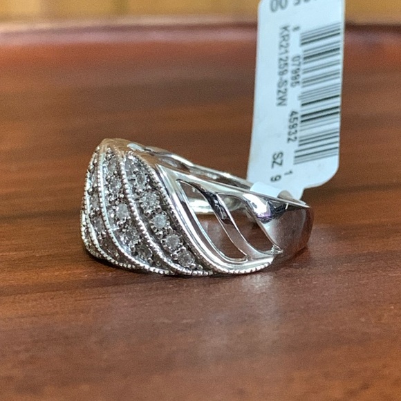 NWT Sterling Silver Diamond Ring Size 9 - Picture 2 of 8